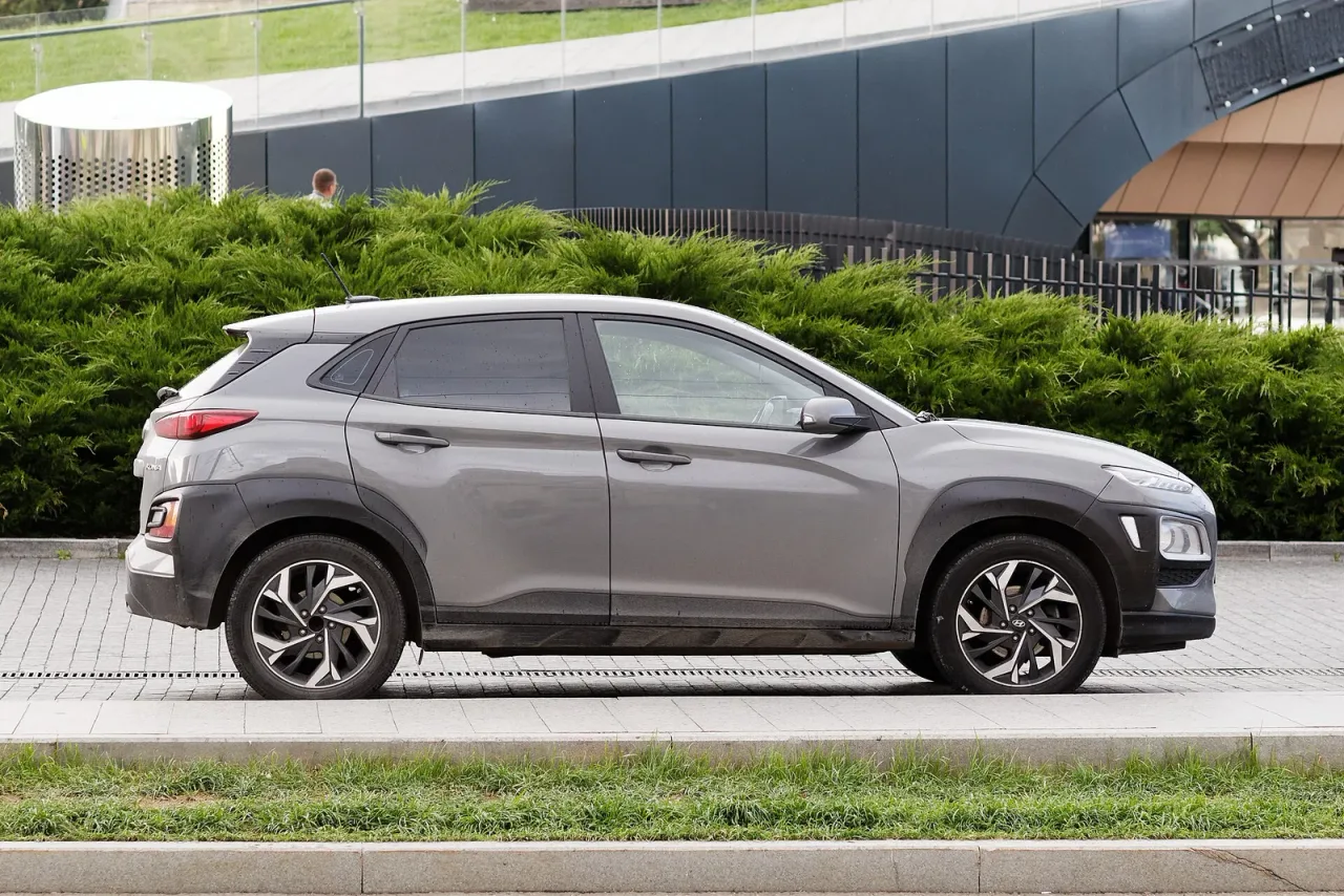 Hyundai Kona, side