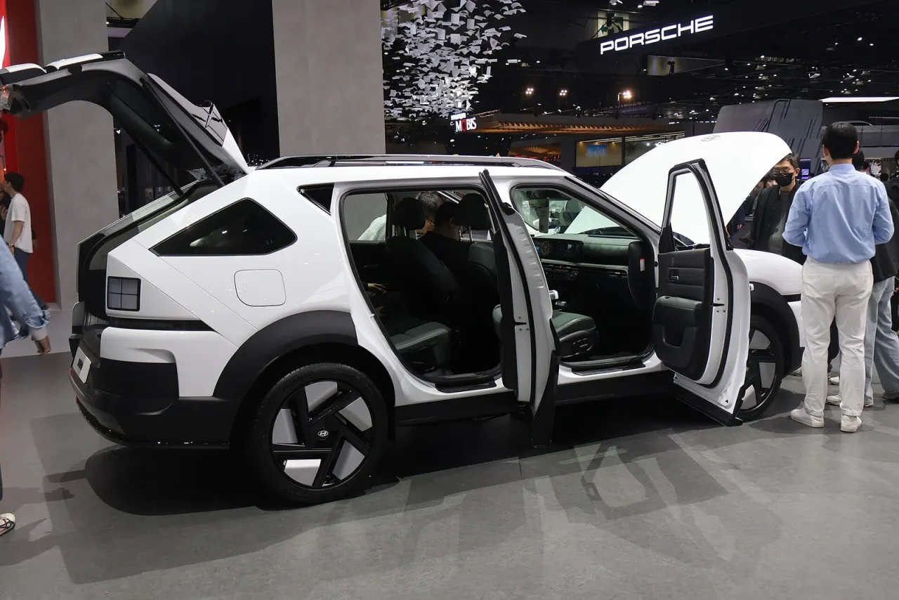 Hyundai Nexo, side