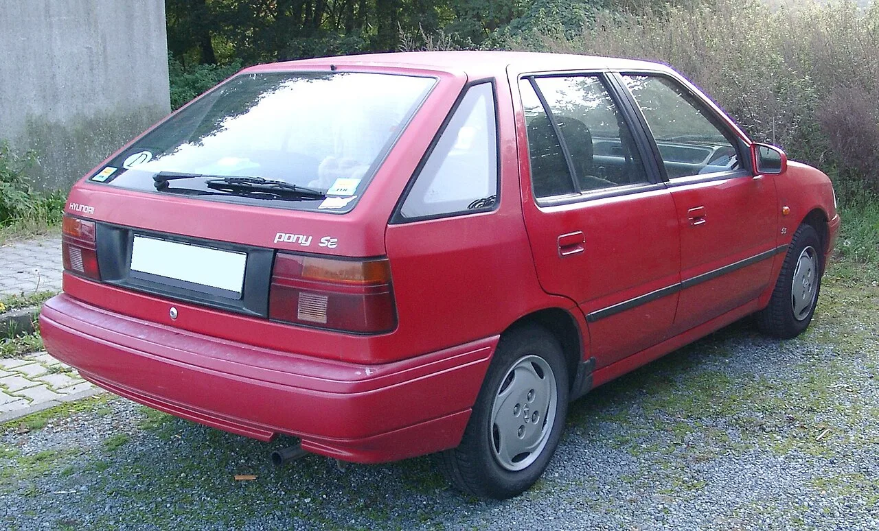 Hyundai Pony II, rear