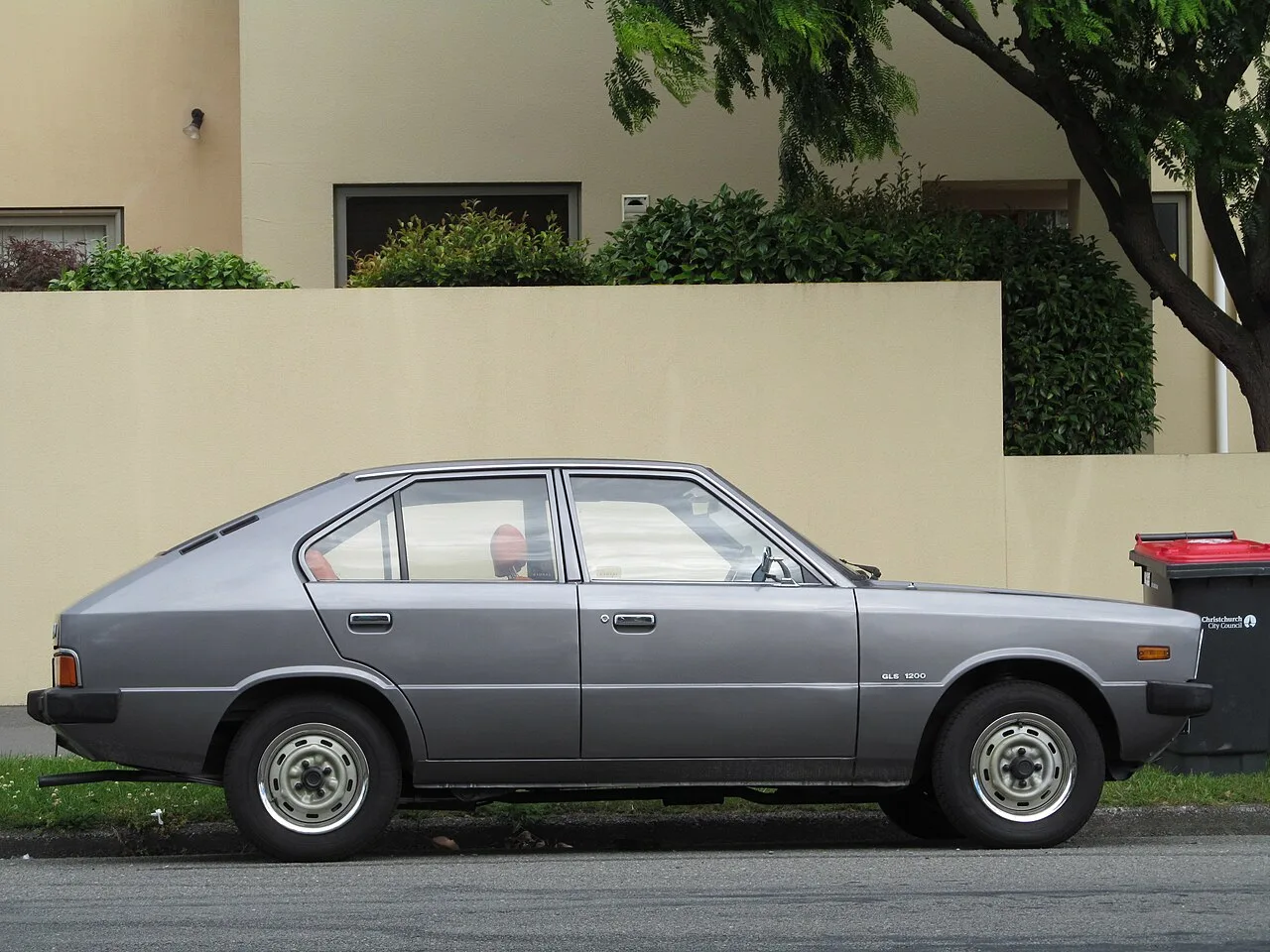 Hyundai Pony II, side