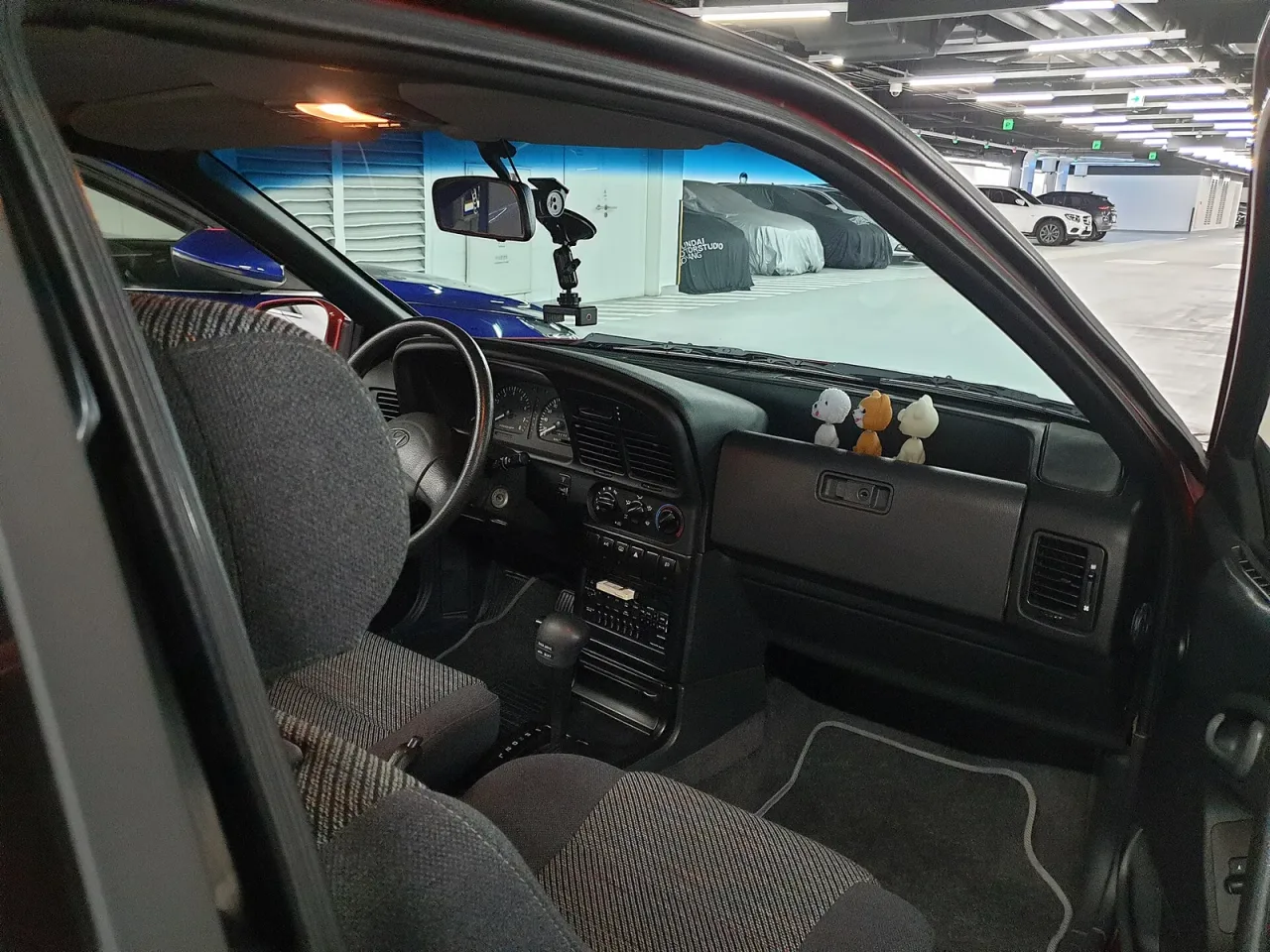 Hyundai Scoupe, interior