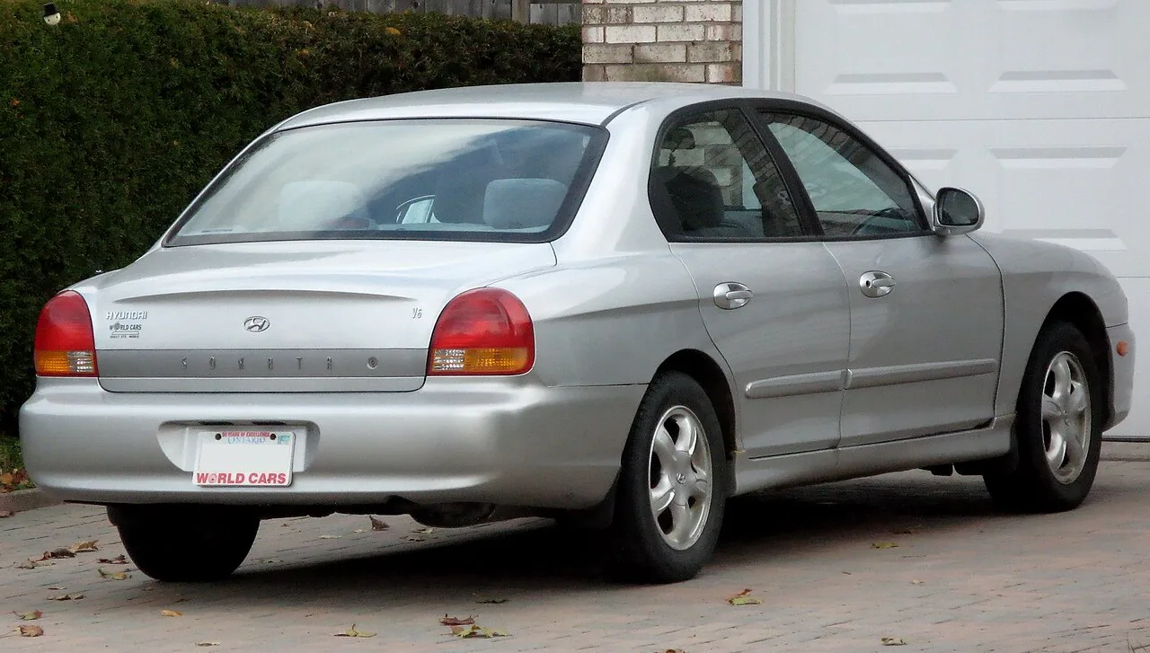 Hyundai Sonata, rear