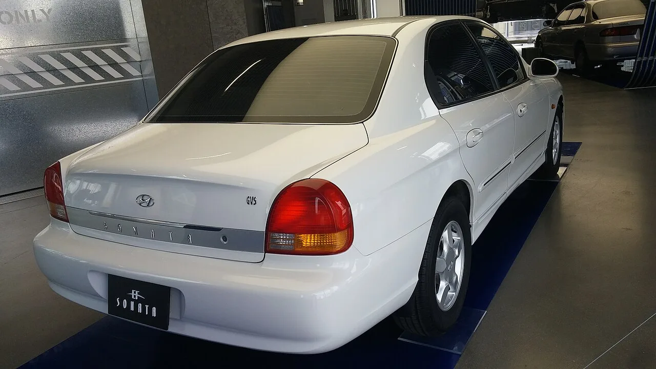 Hyundai Sonata, side