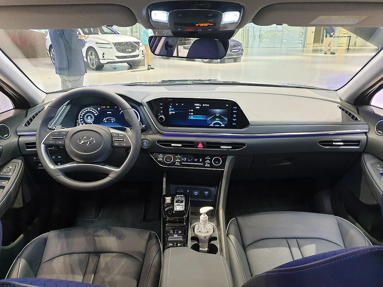 Hyundai Sonata, interior