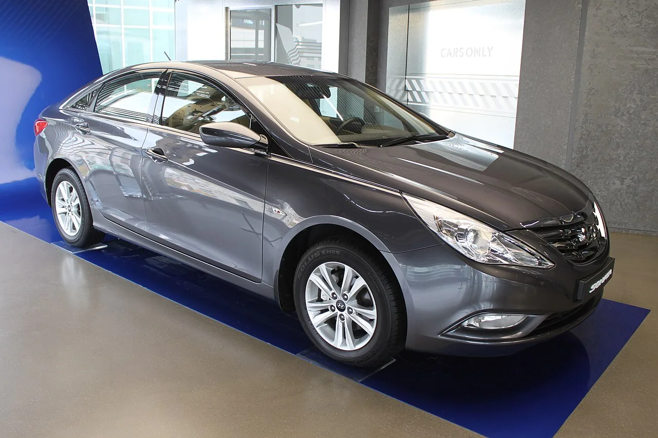 Hyundai Sonata, side