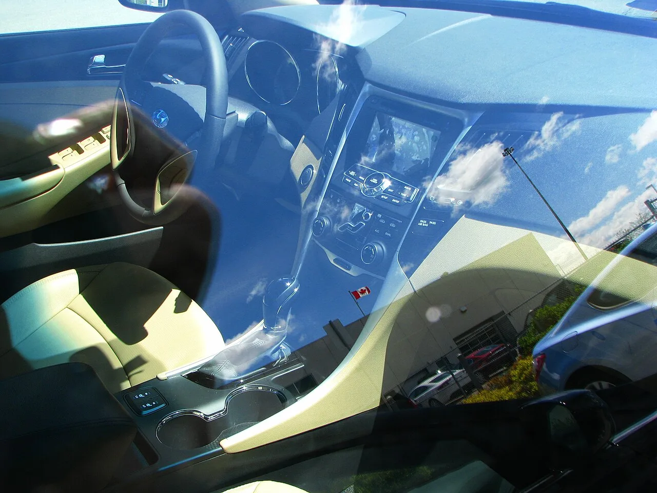 Hyundai Sonata, interior