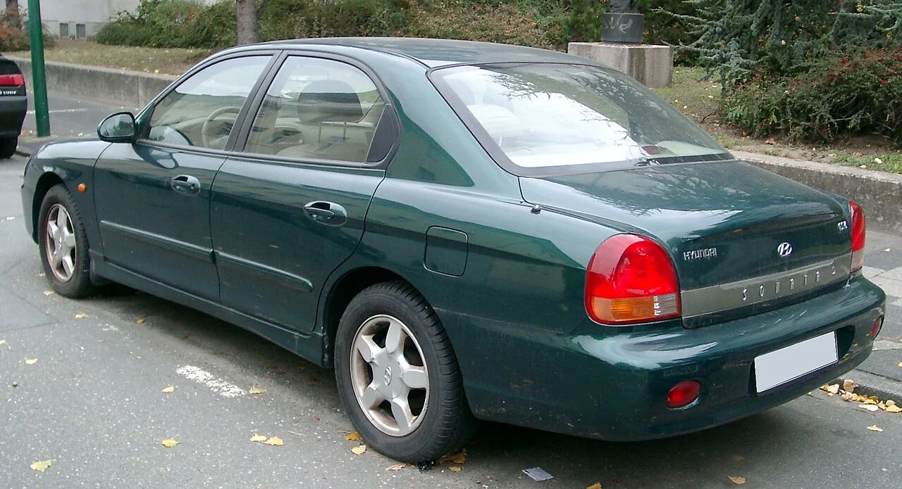 Hyundai Sonata, rear