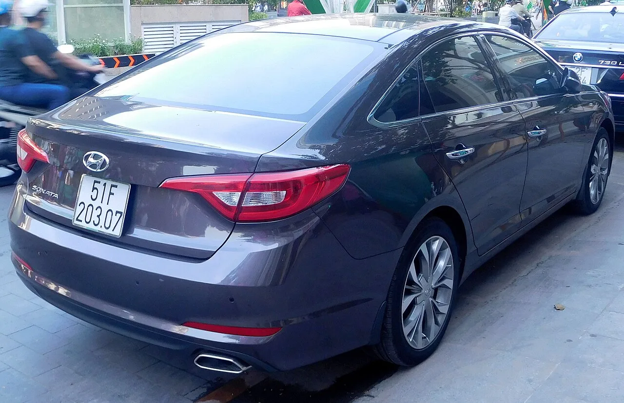 Hyundai Sonata, rear