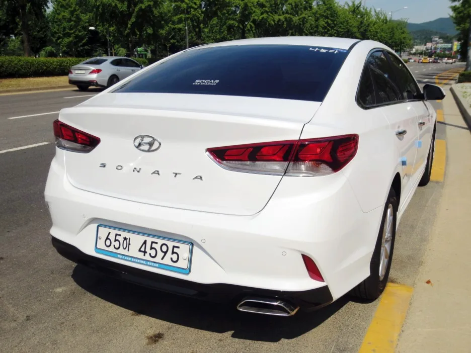 Hyundai Sonata, side