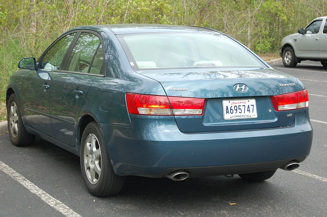 Hyundai Sonata, rear