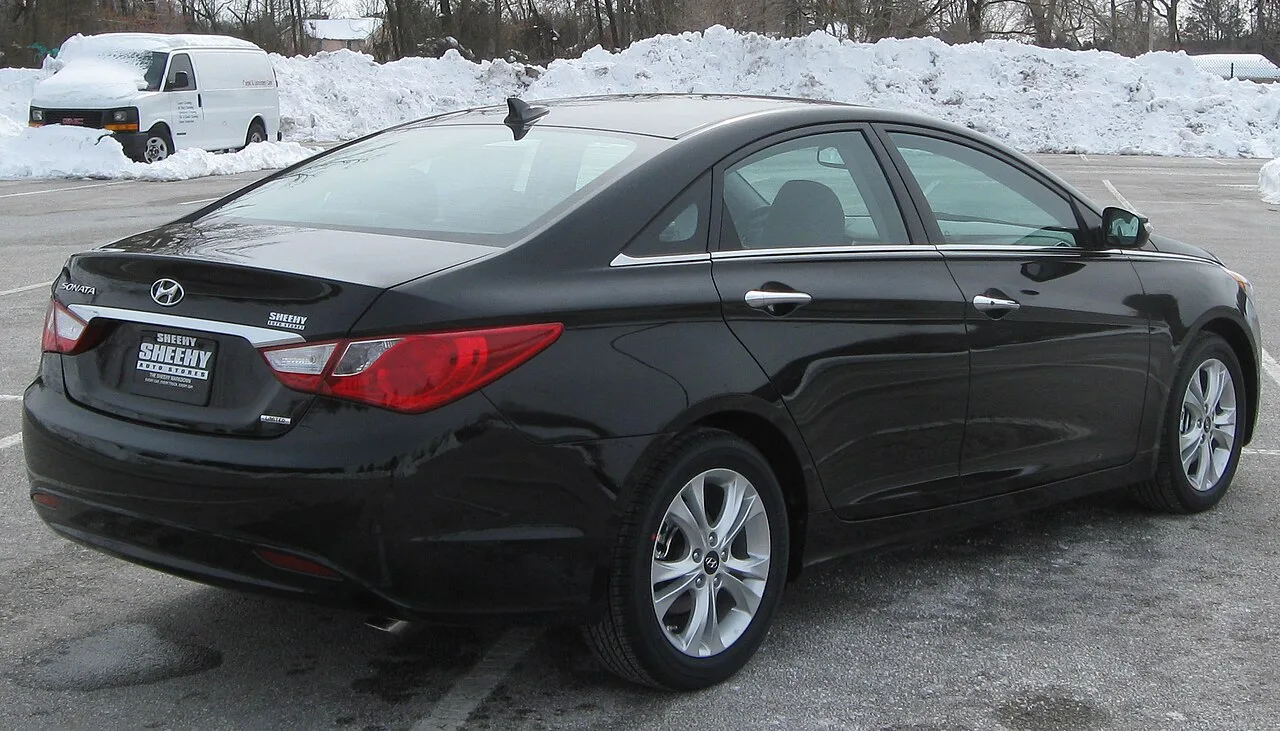 Hyundai Sonata, rear