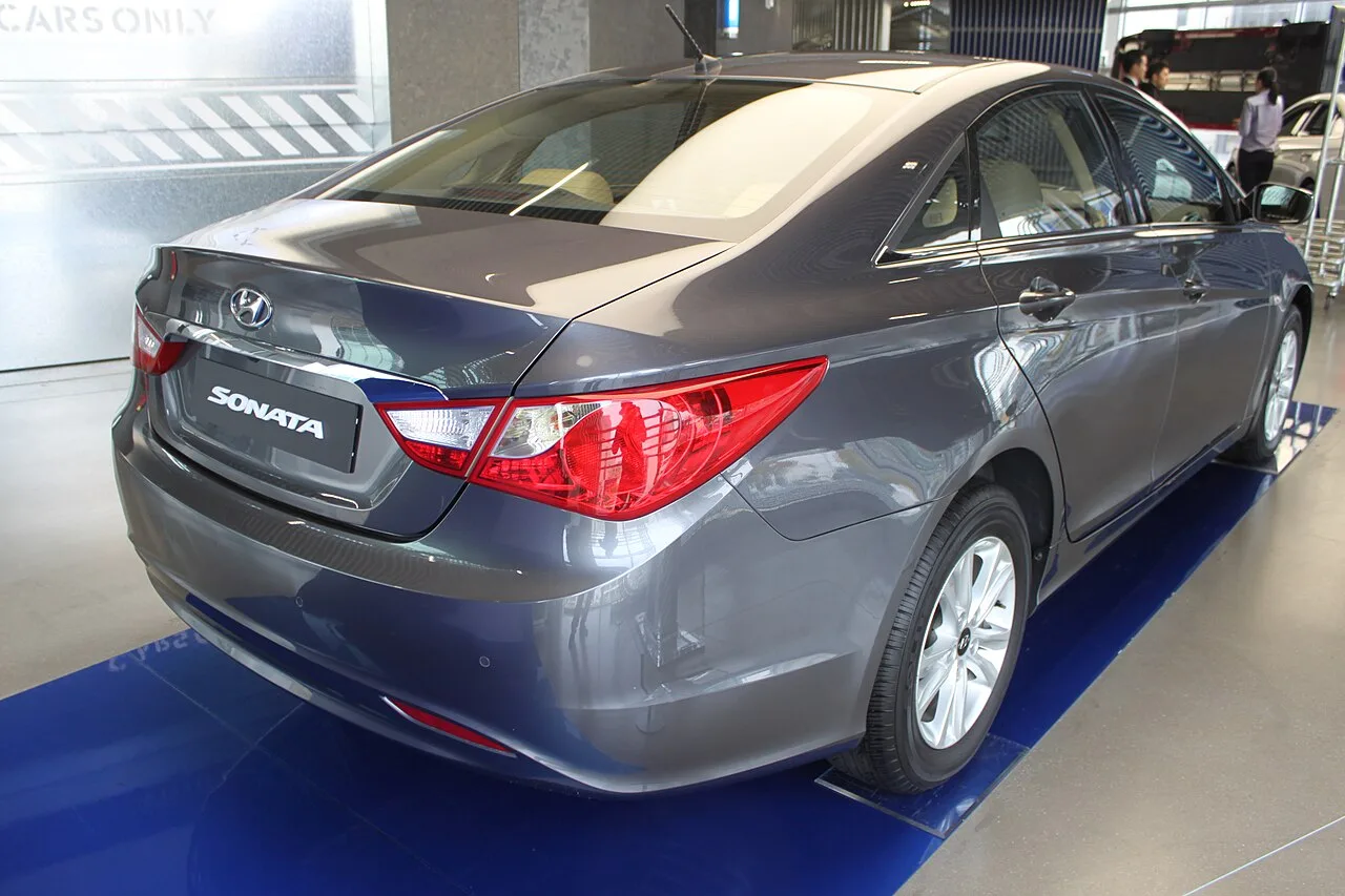 Hyundai Sonata, side