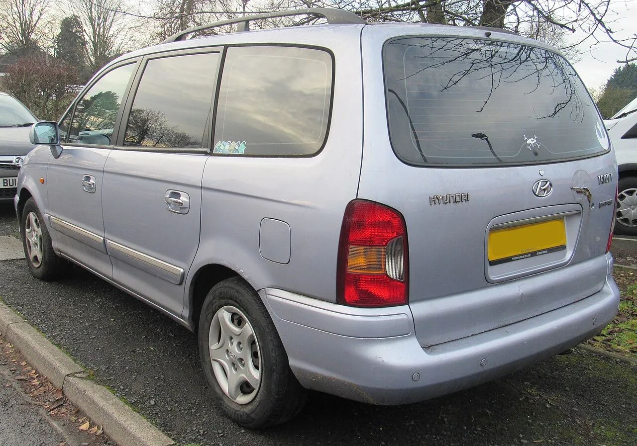 Hyundai Trajet, rear