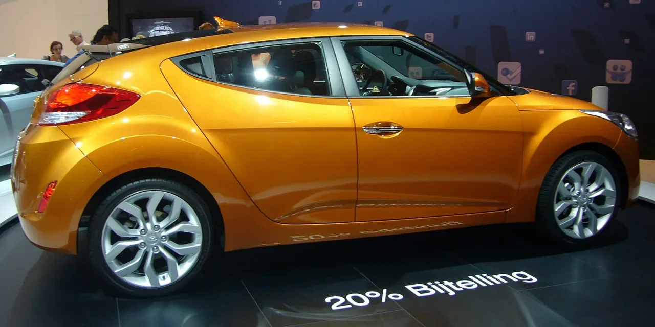 Hyundai Veloster, side