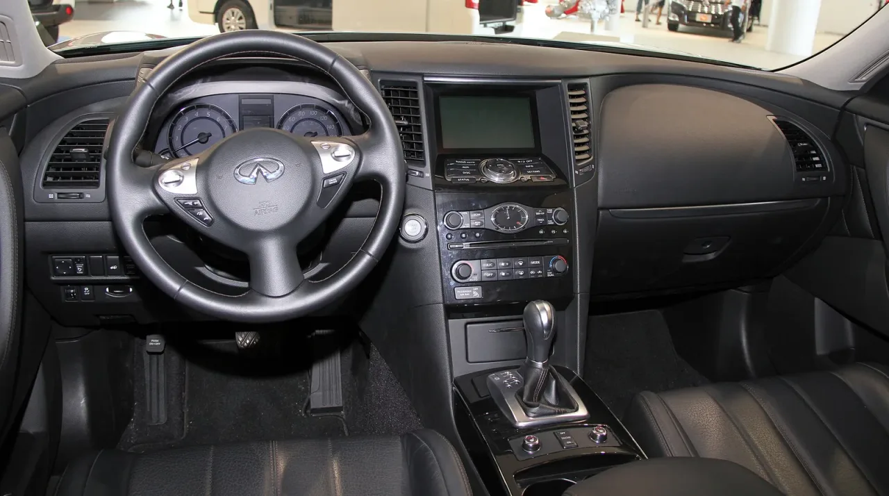 Infiniti FX35, interior
