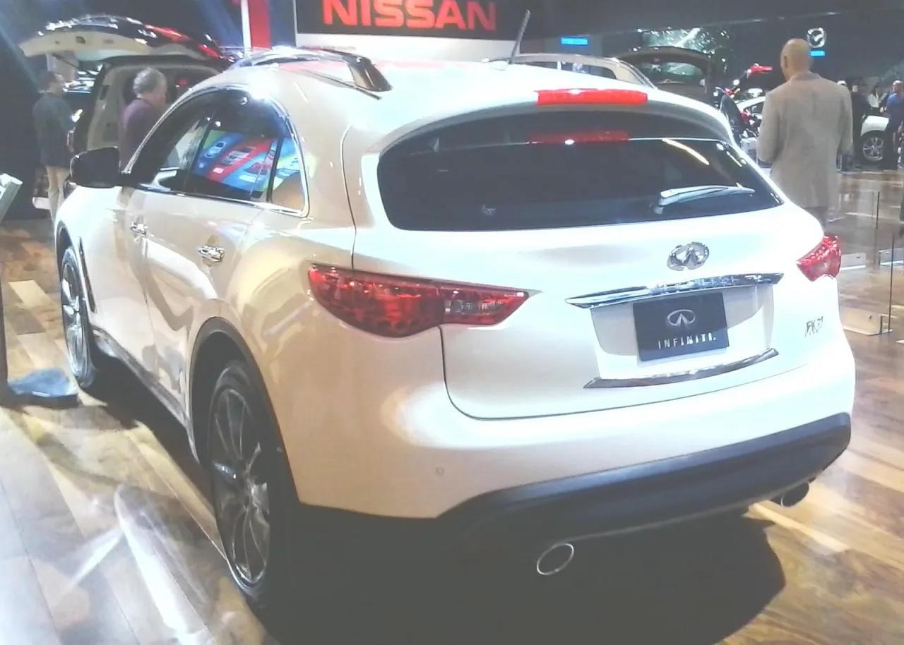 Infiniti FX37, rear
