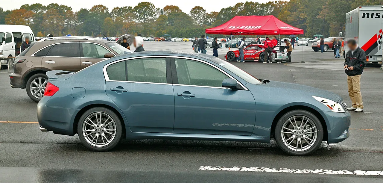 Infiniti G35, side