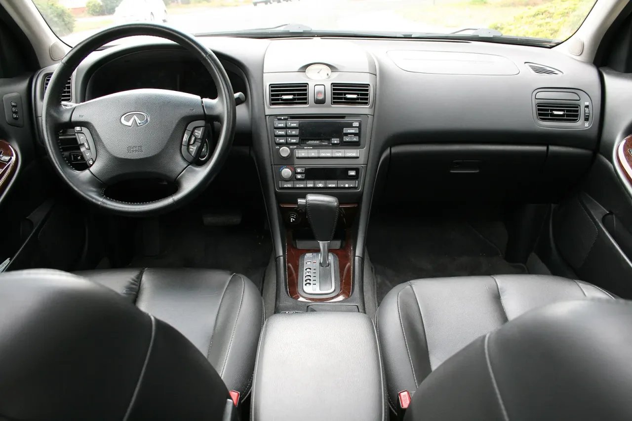 Infiniti I30, interior