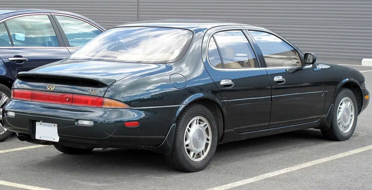 Infiniti J30, rear