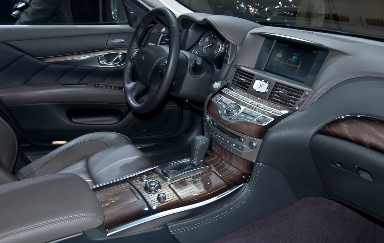 Infiniti M35, interior
