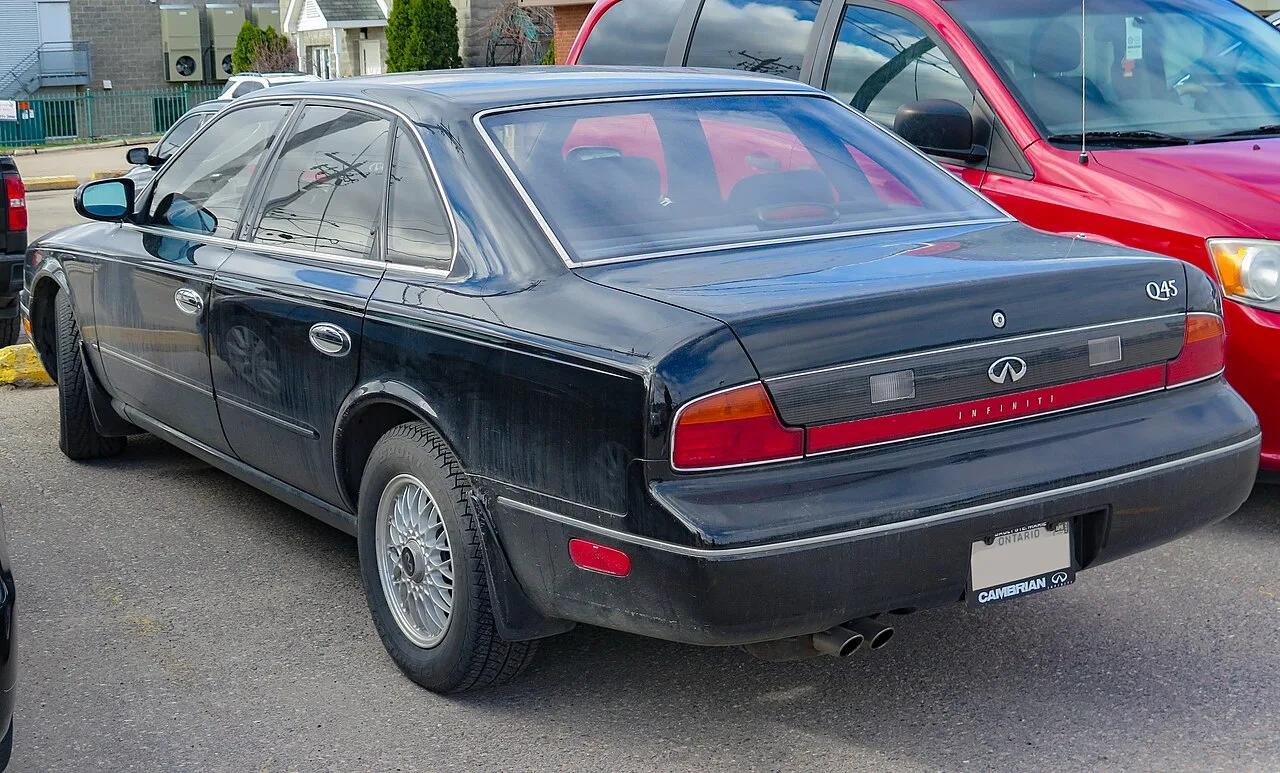 Infiniti Q45, rear