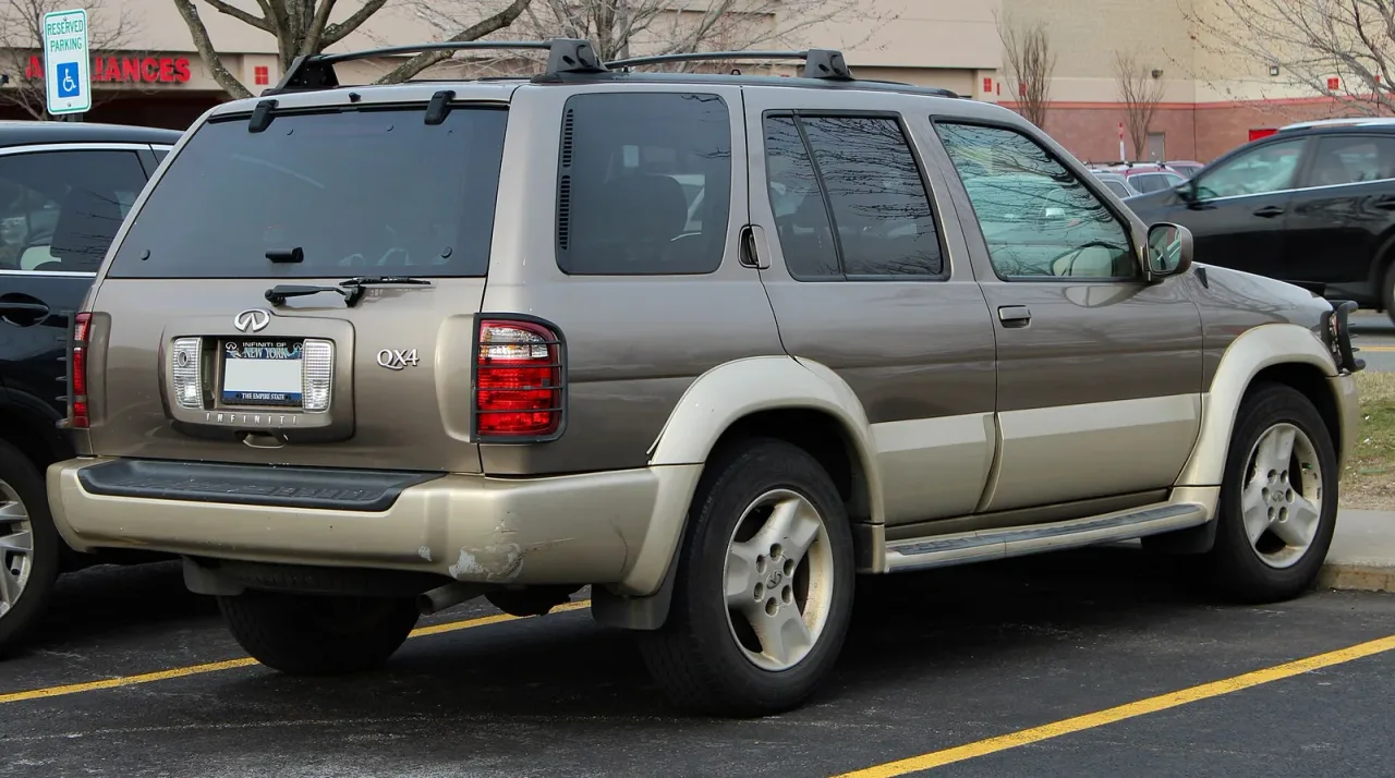 Infiniti QX4, rear