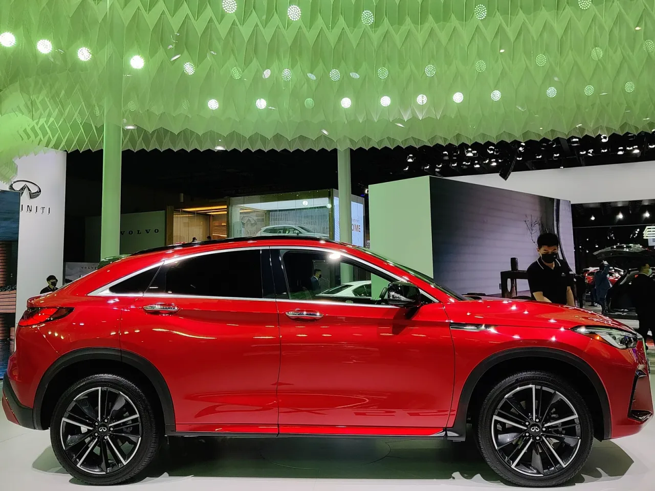 Infiniti QX55, side