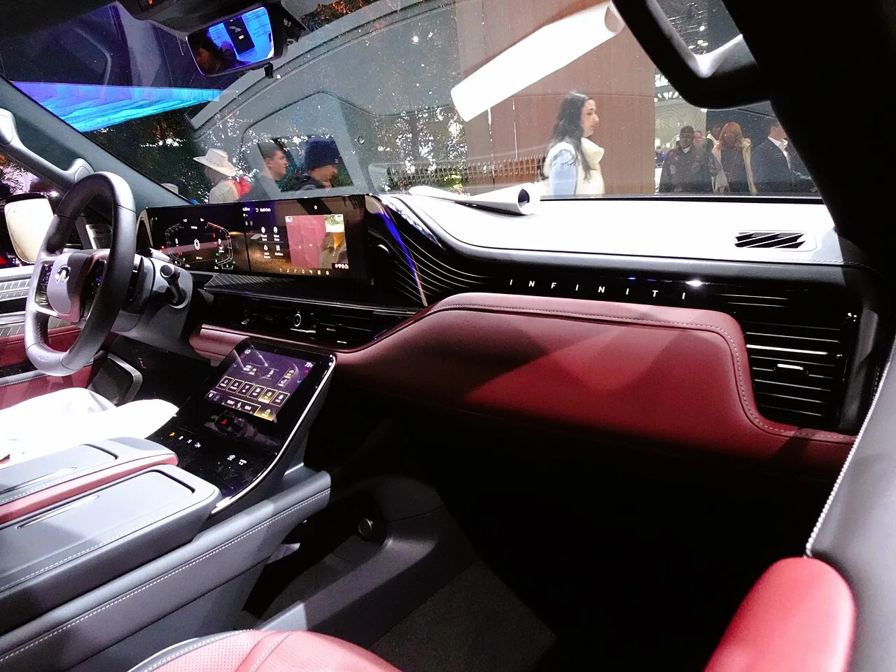 Infiniti QX80, interior