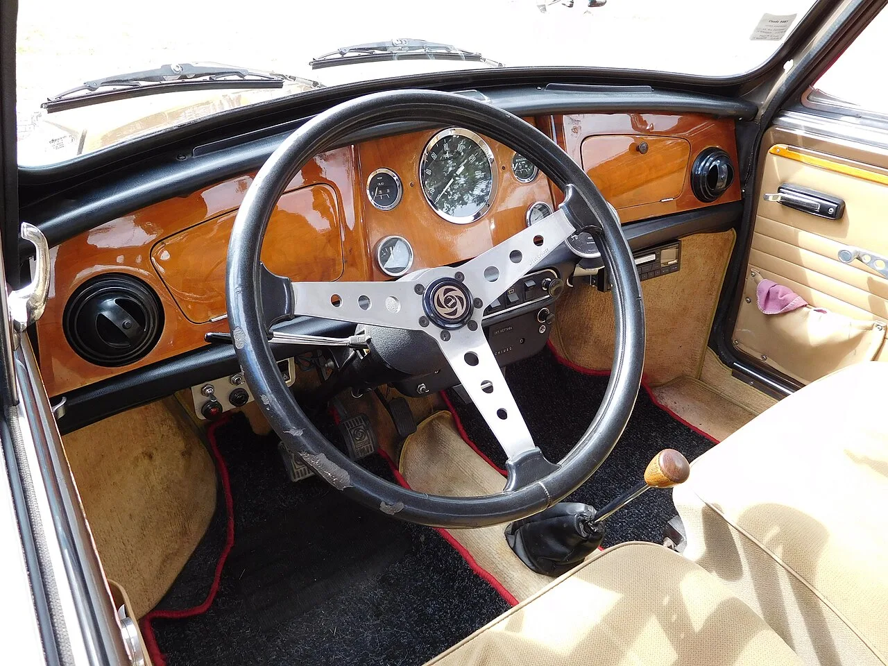 Innocenti Mini 990, interior