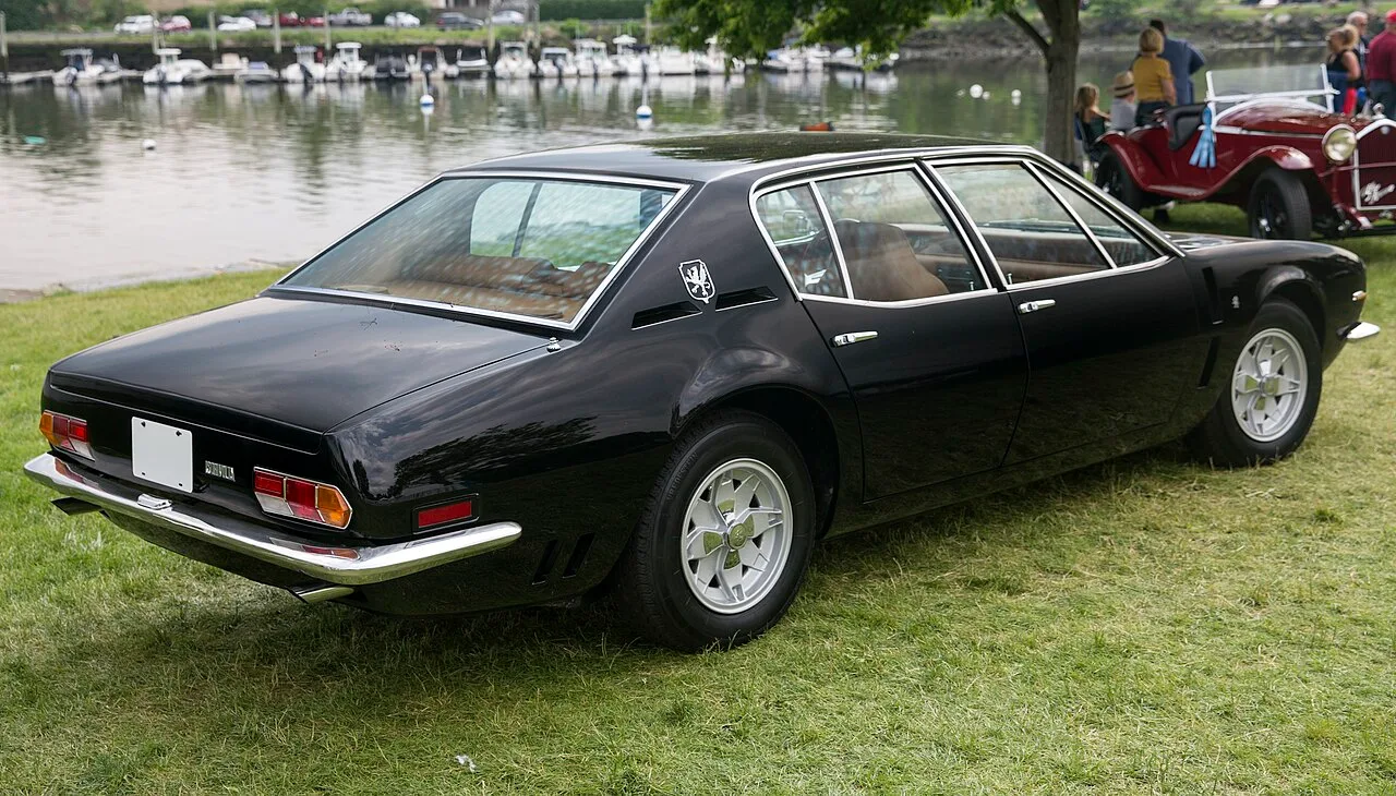 Iso Fidia, rear