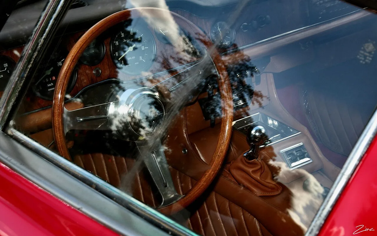 Iso Grifo, interior