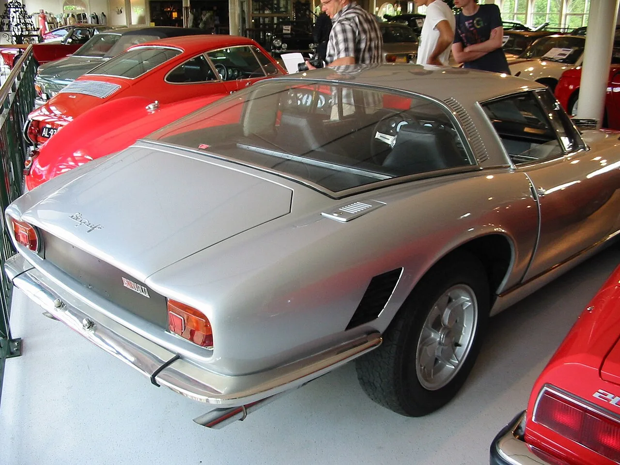 Iso Grifo, side