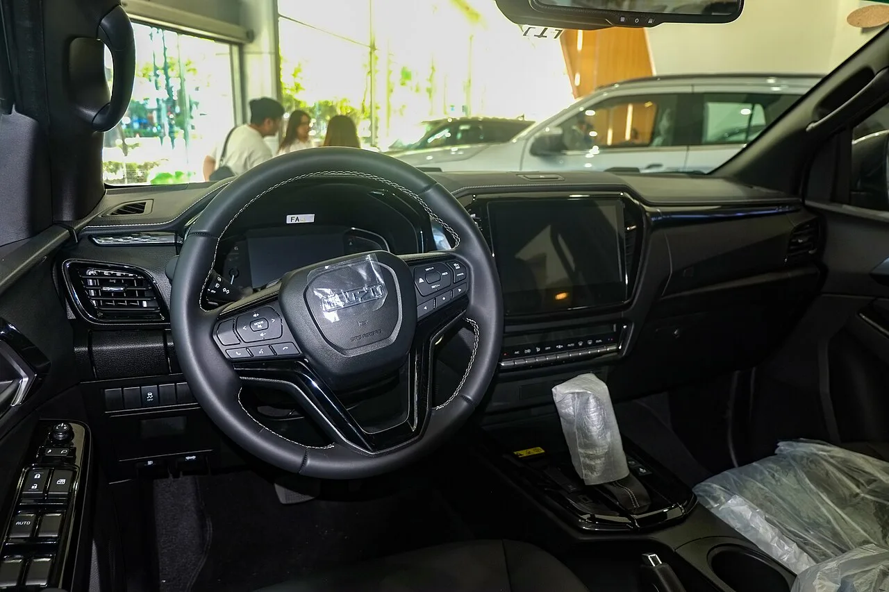 Isuzu D-Max third generation RG, interior