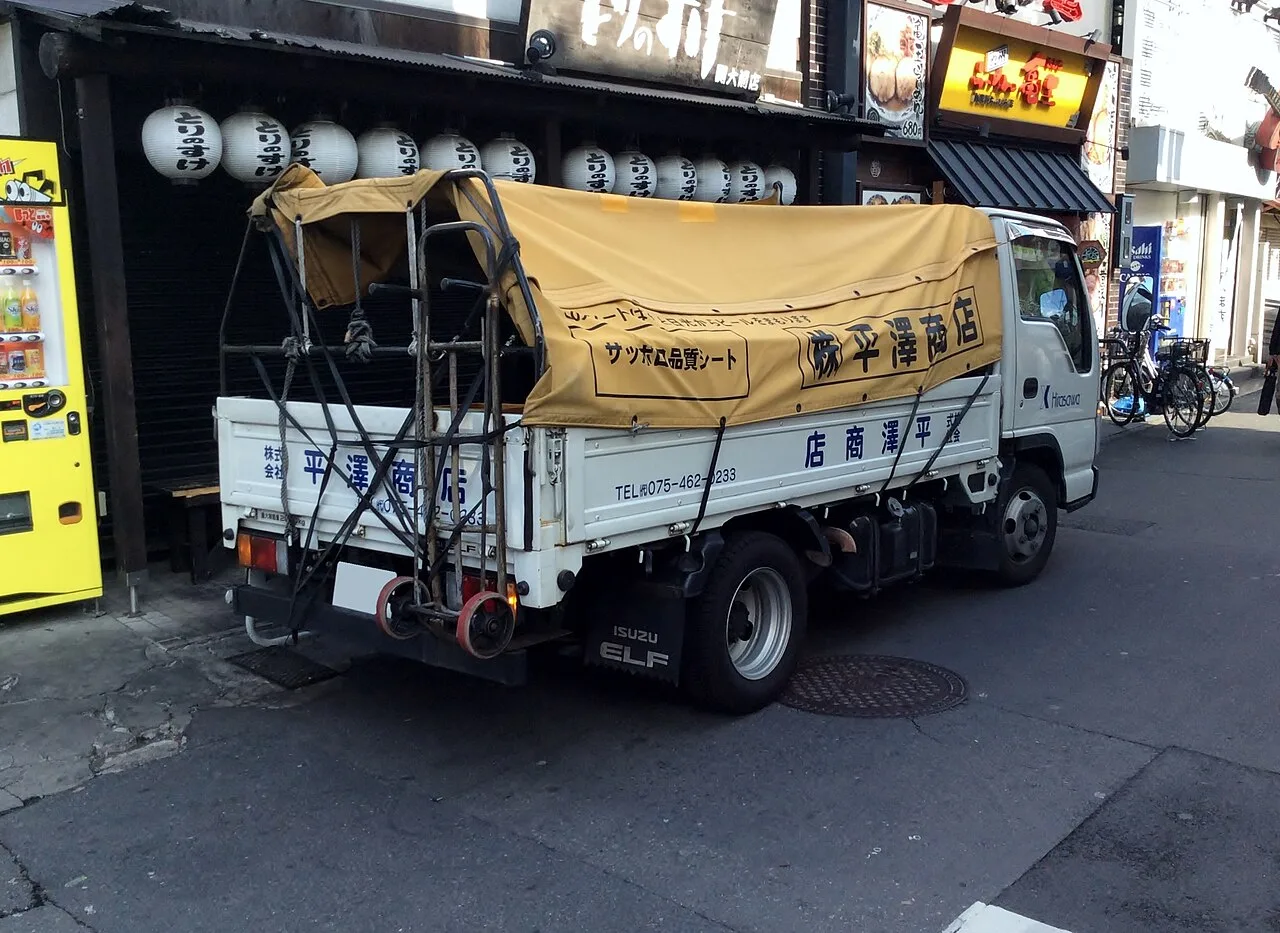 Isuzu Elf second generation, rear