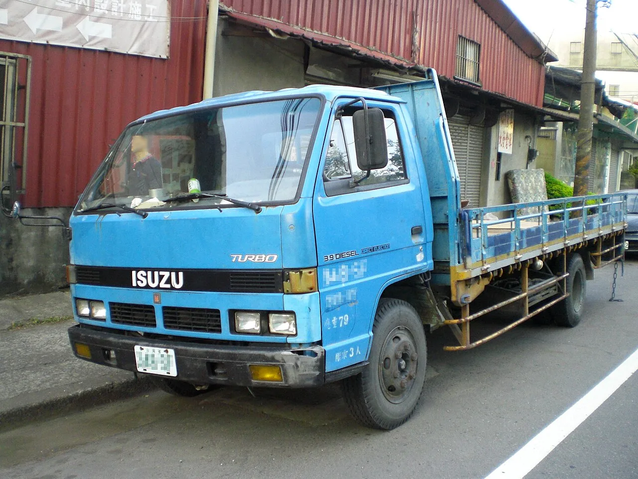 Isuzu Elf first generation TL221, side