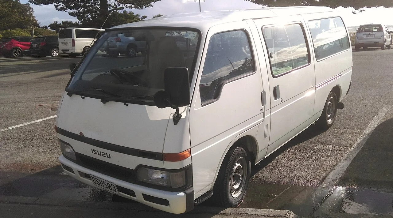 Isuzu Fargo first generation, rear