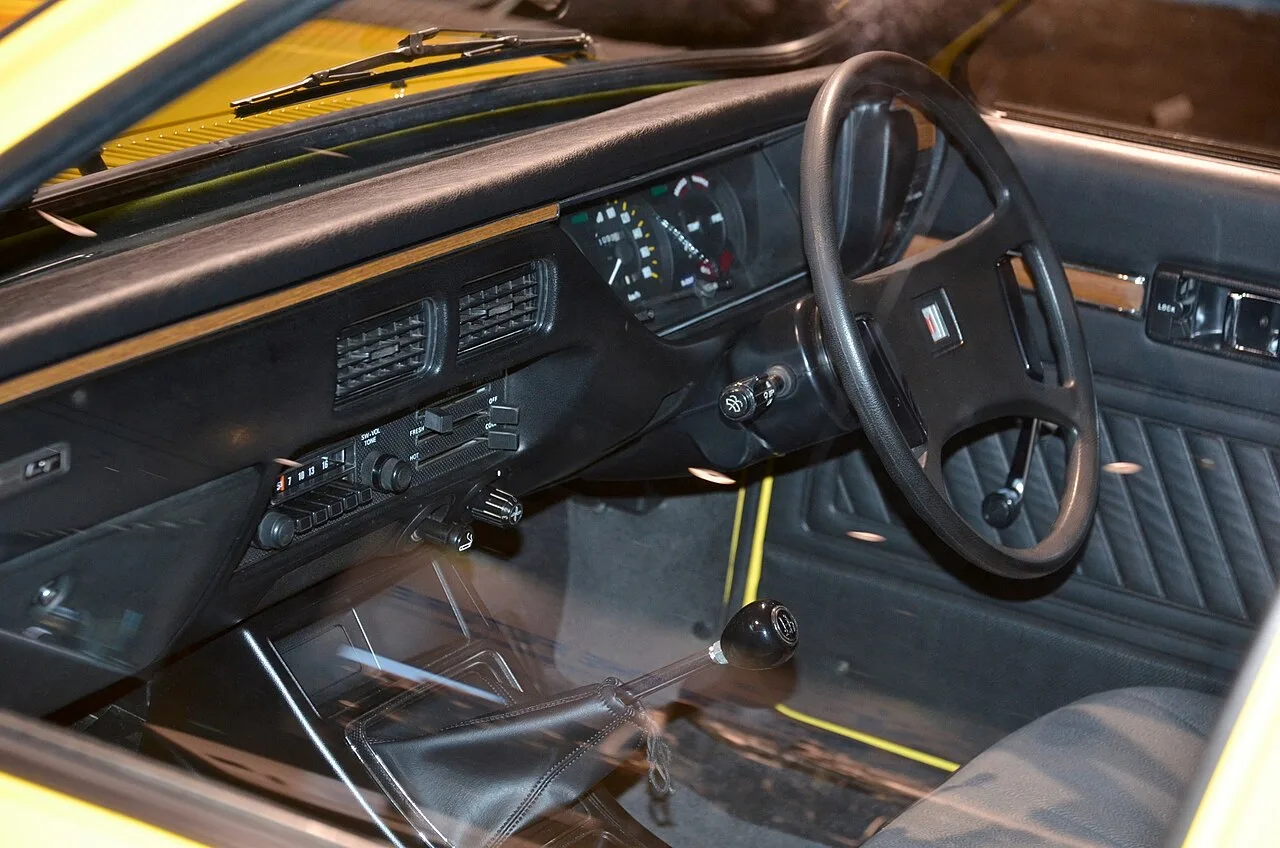 Isuzu Gemini PF50/PF60, interior