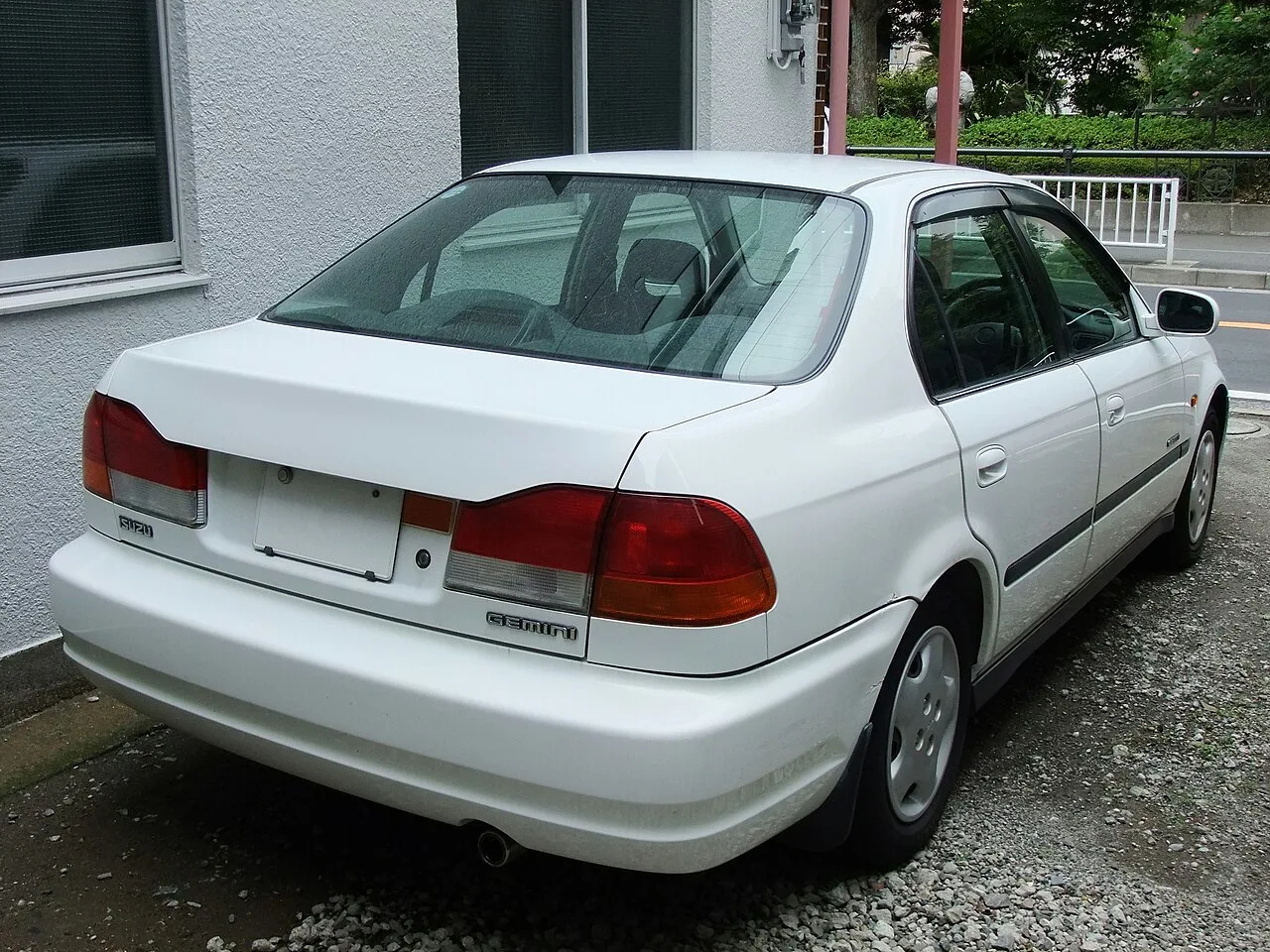 Isuzu Gemini MJ, rear