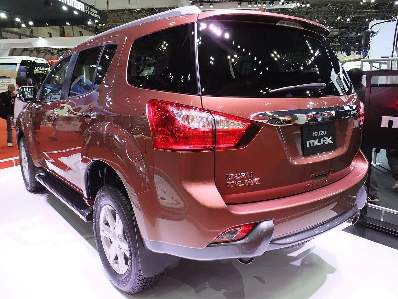 Isuzu MU-X RF, rear