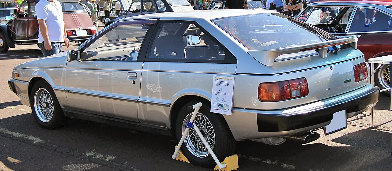 Isuzu Piazza, rear