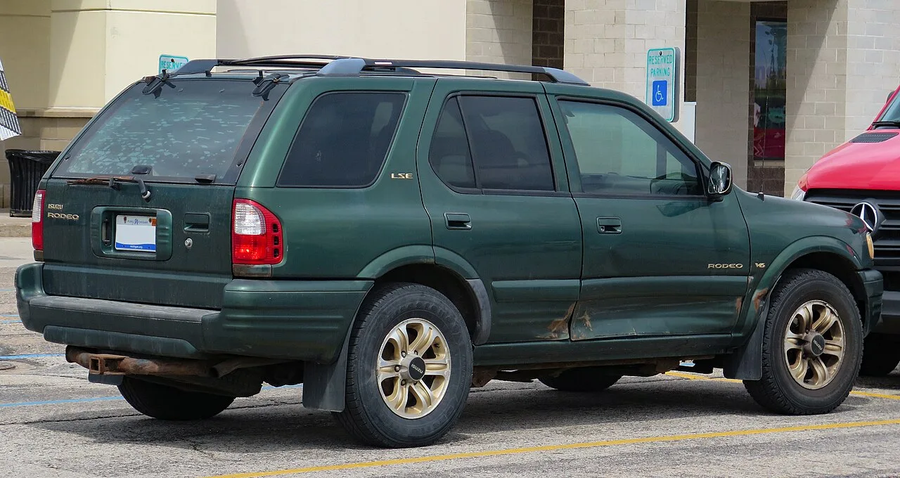 Isuzu Rodeo, rear