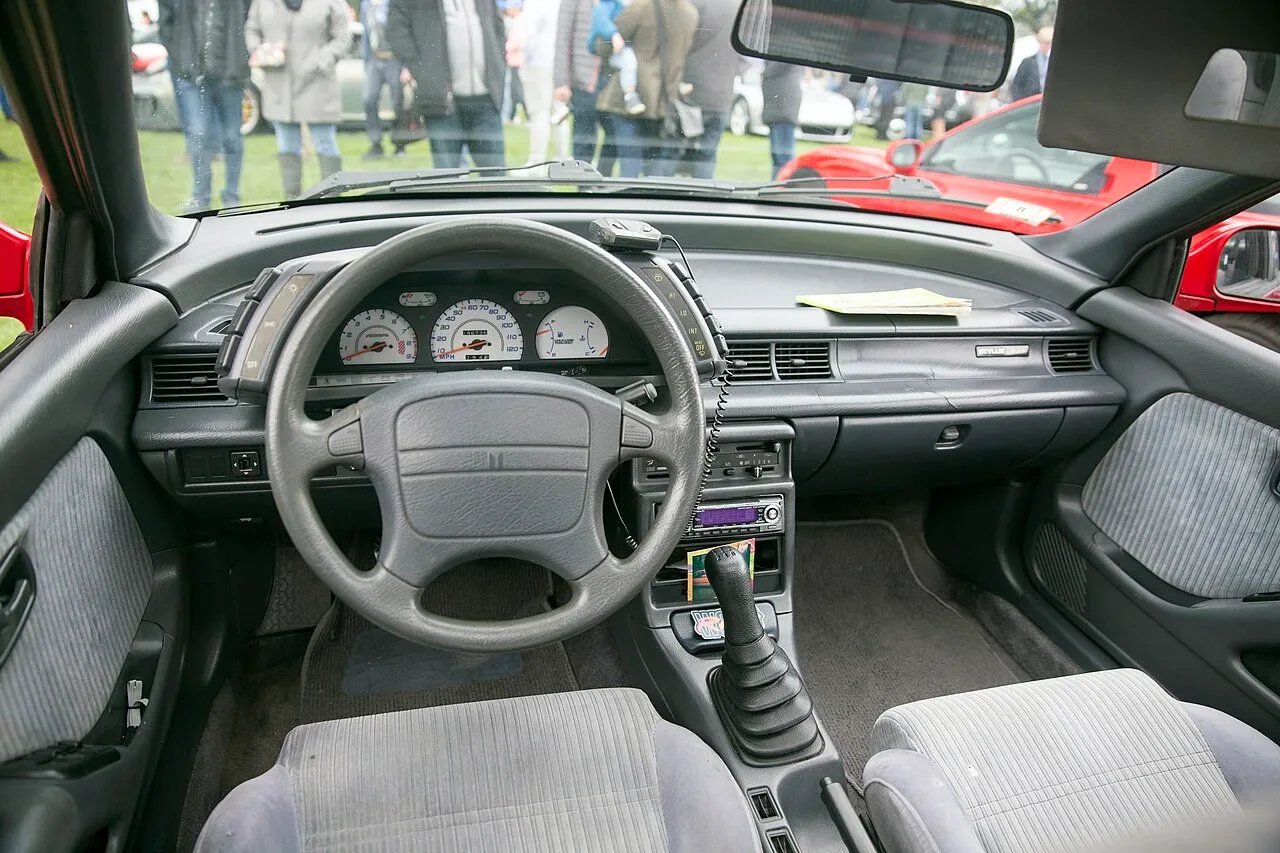 Isuzu Stylus, interior