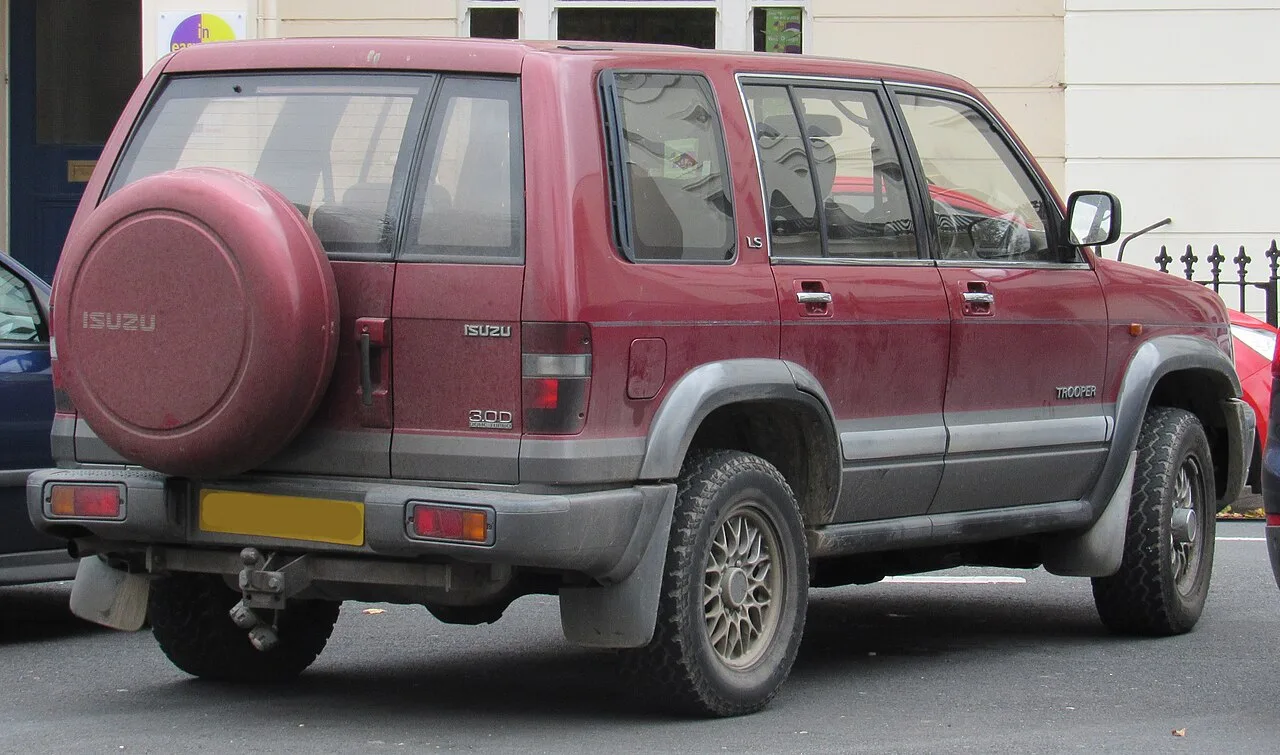 Isuzu Trooper, rear