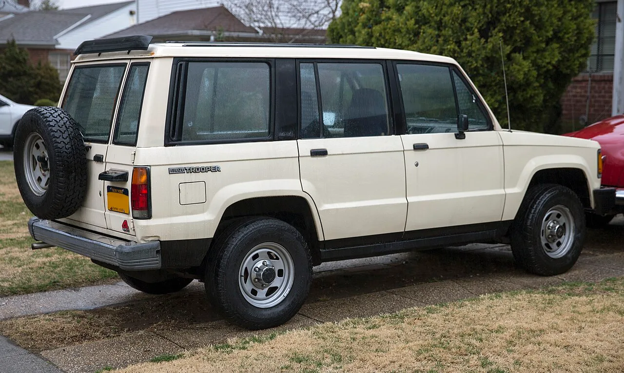 Isuzu Trooper, side