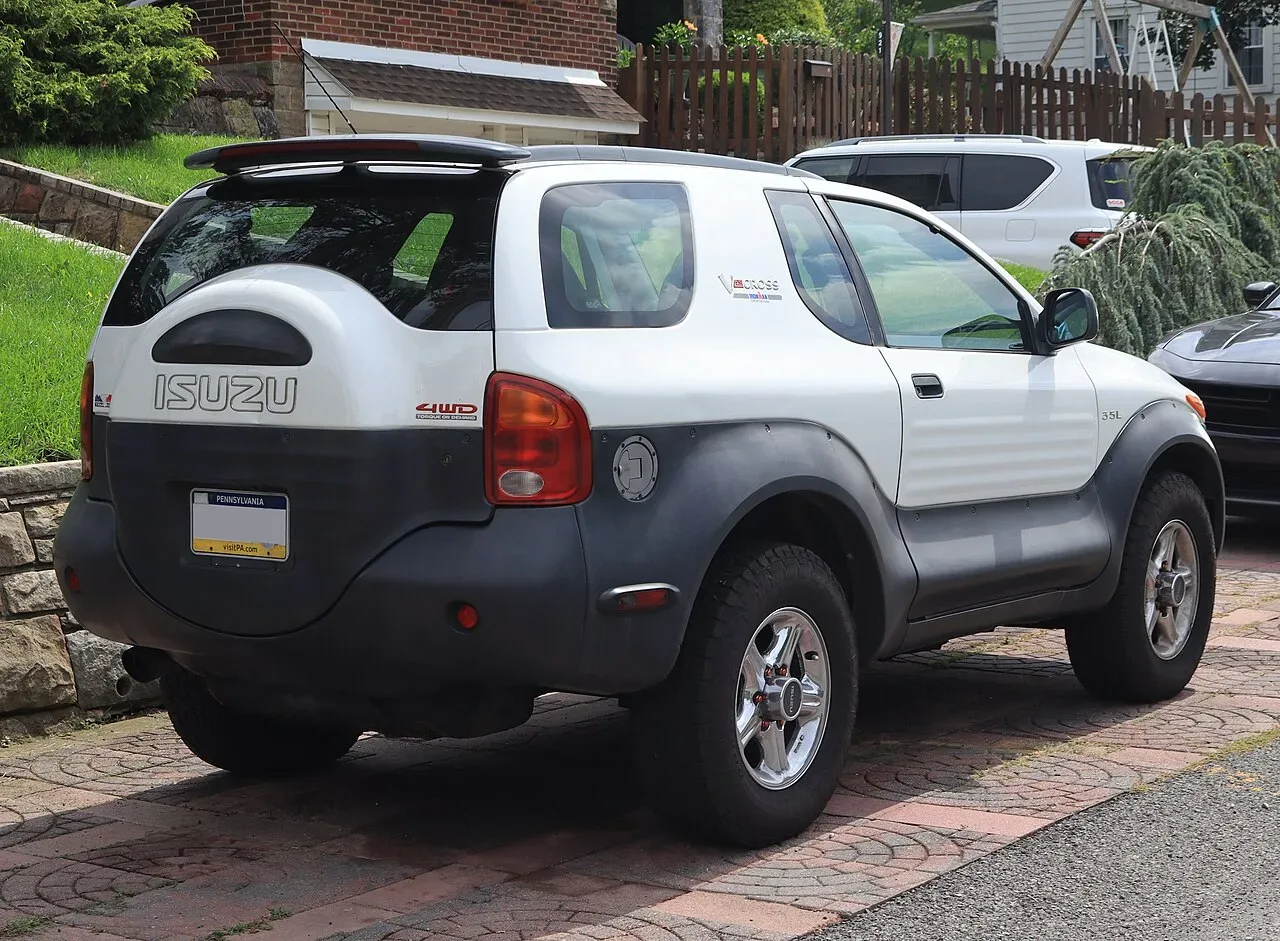 Isuzu Vehicross, rear