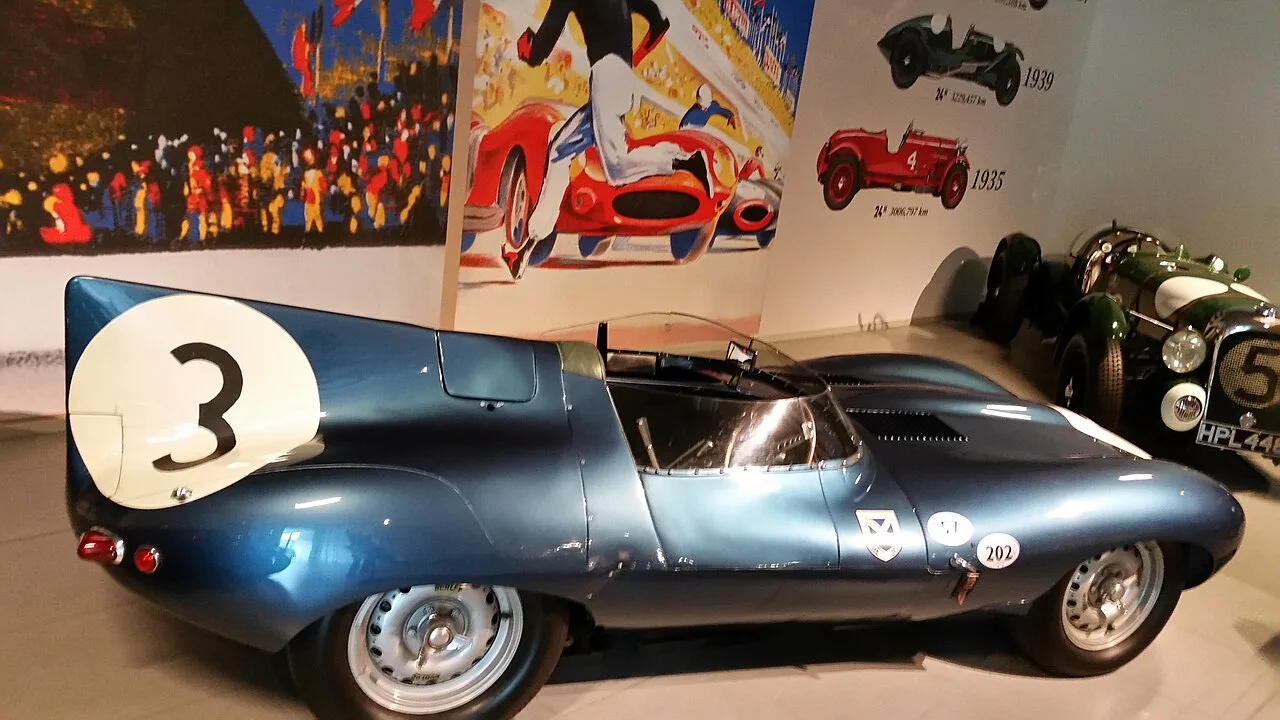 Jaguar D-Type, side