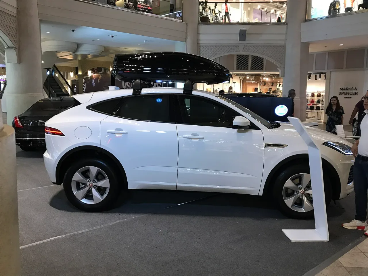 Jaguar E-Pace, side