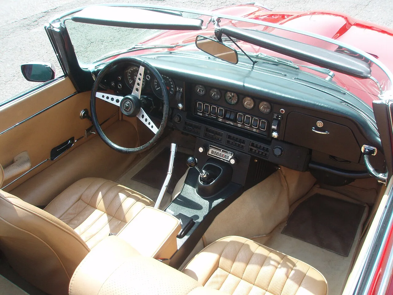 Jaguar E-Type, interior