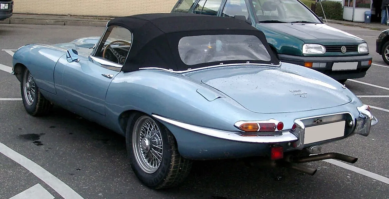 Jaguar E-Type, rear