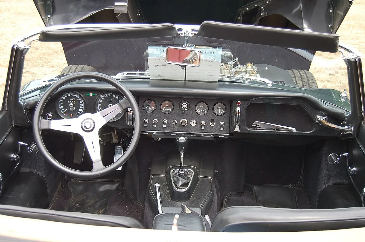 Jaguar E-Type, interior